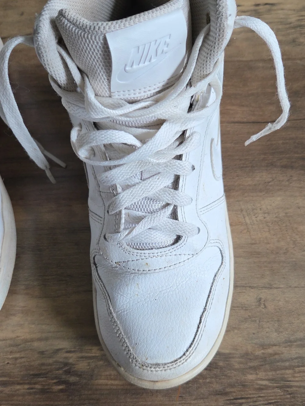 Nike Women's Ebernon Mid Low-Top Sneaker 8.5